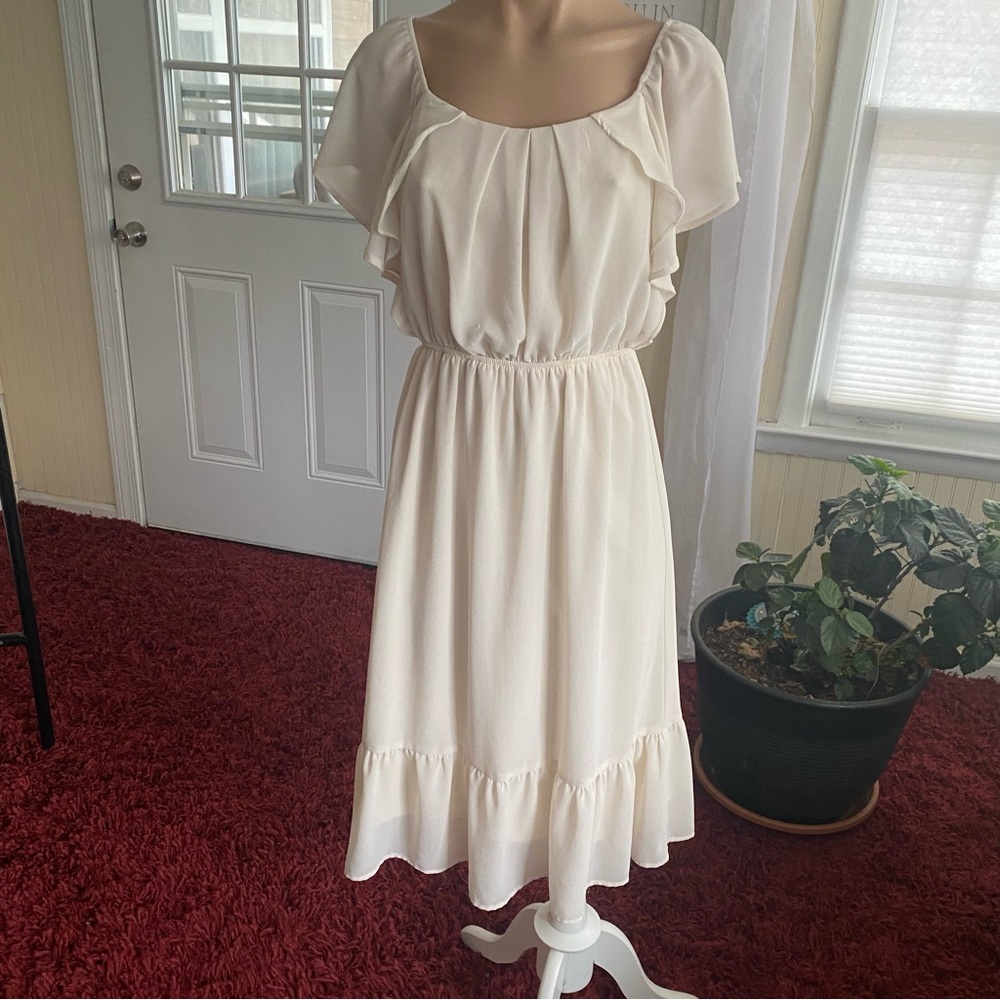 MONTEAU OFF WHITE DRESS SIZE MEDIUM